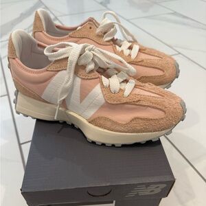 New Balance 327 Classics Shoes